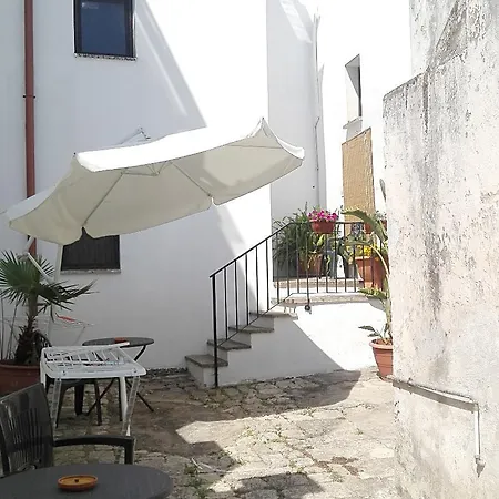 Dimora Vicolungo Oda ve Kahvaltı Ugento