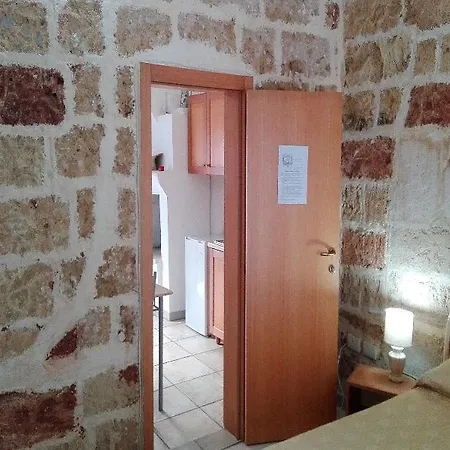 Dimora Vicolungo Oda ve Kahvaltı Ugento