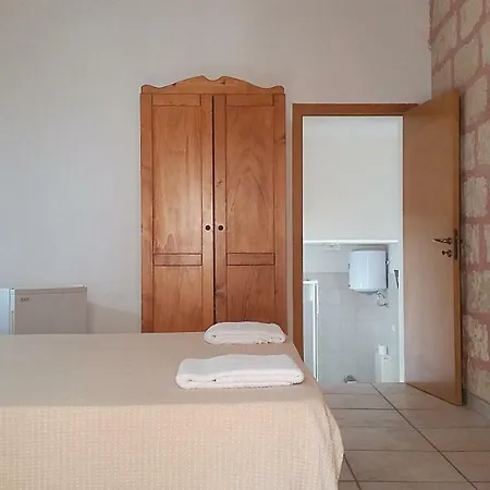 Dimora Vicolungo Bed & Breakfast 3*